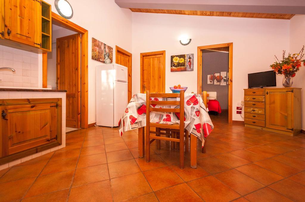 Villa Cicas Sul Mare Campofelice Di Roccella Buitenkant foto
