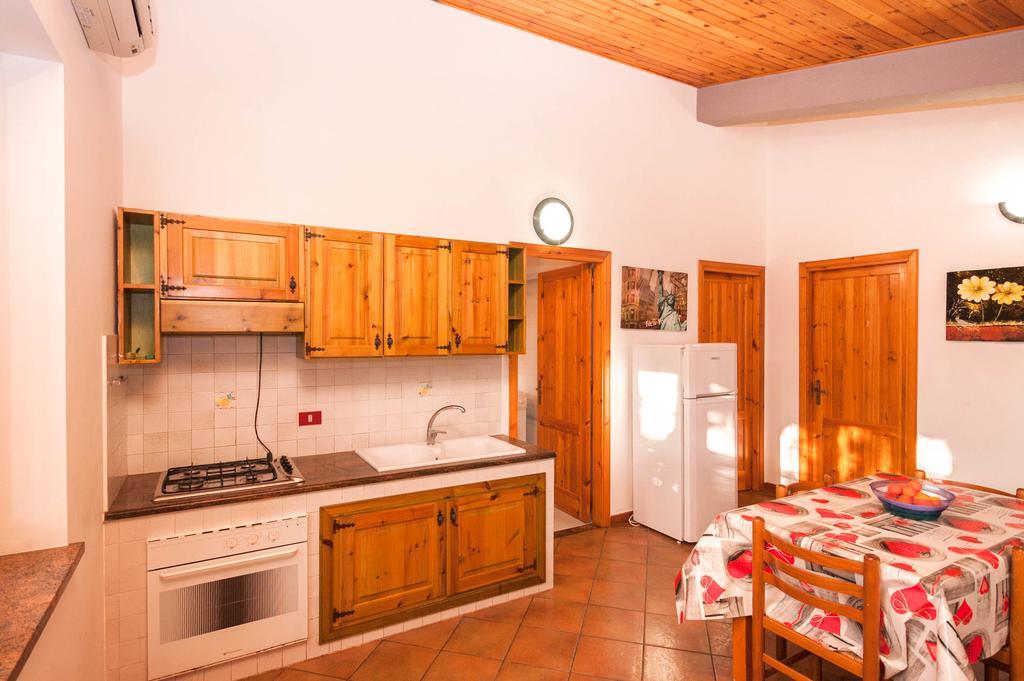 Villa Cicas Sul Mare Campofelice Di Roccella Buitenkant foto