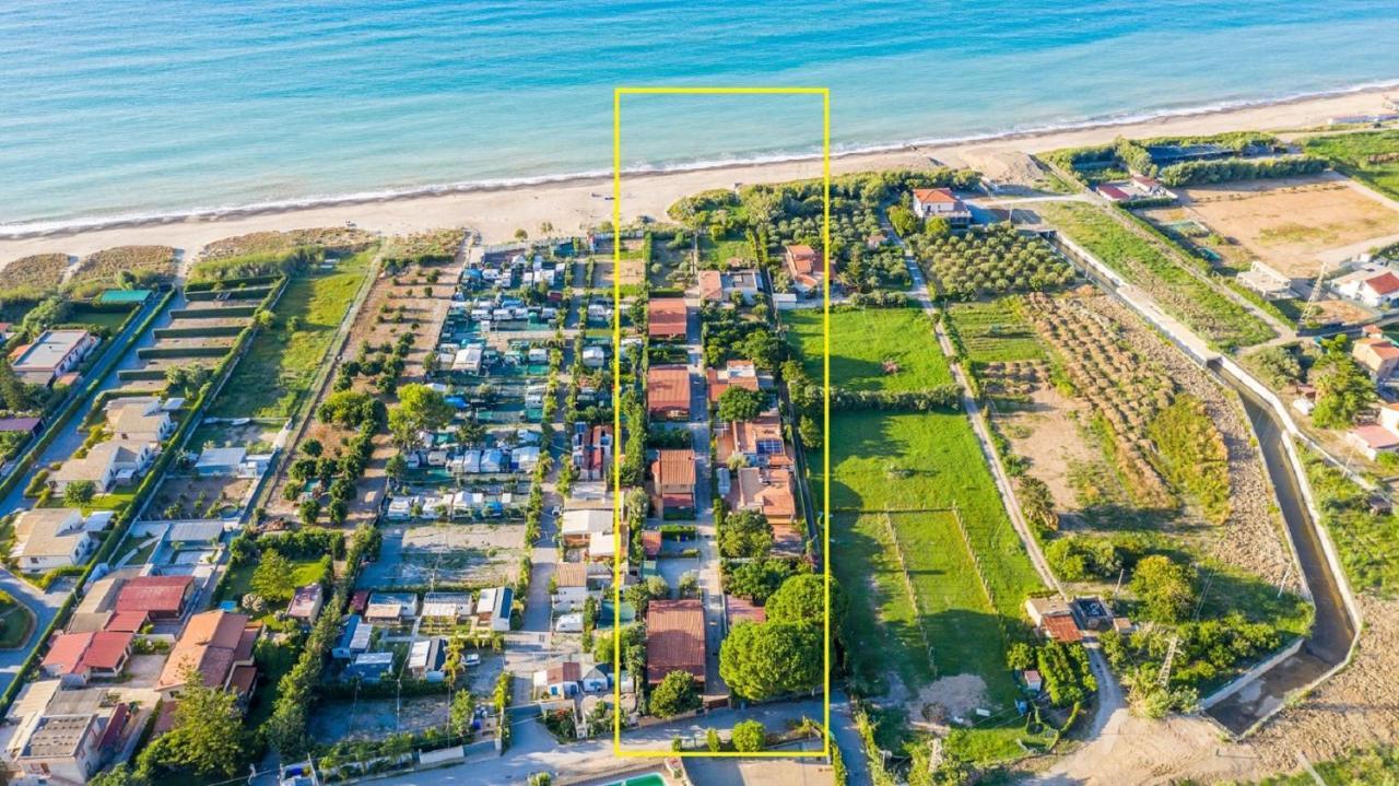 Villa Cicas Sul Mare Campofelice Di Roccella Buitenkant foto